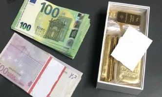 Задържаха чужденец с над 5 кг златни кюлчета и 20 000 евро на Калотина