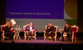 На тайна но иначе отворена среща са се събрали Кирил