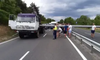 Инцидент с кран затвори пътя Бургас-Созопол