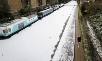 Призоваха хората да си останат у домаВеликобритания е изправена пред