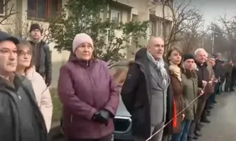 Жива верига срещу строеж в София. Хората са твърдо решени да спрат строителната техника