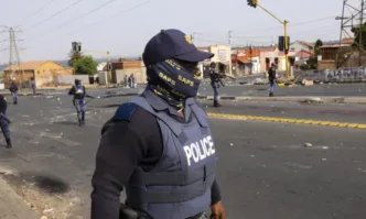 Неизвестни въоръжени лица убиха 10 души и раниха още 10