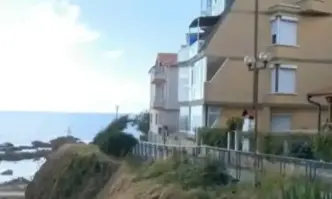 Старо свлачище в Ахтопол което е проблем от години след