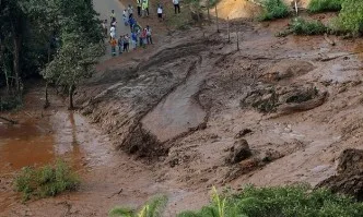 300 души са в неизвестност след срутване на стена на язовир в Бразилия