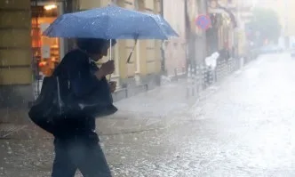 Проливният дъжд спря за кратко видеонаблюдението в София