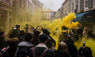 Задържаните са 7 съобщава се и за петима ранени полицаи