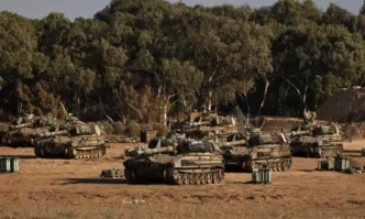 Израел безмилостно бомбардира град Газа