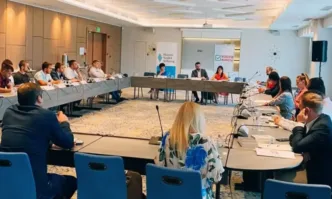 Считаме че това което започваме сега следва да има широк