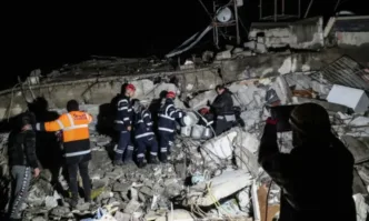 При претърсванията в центъра на Хатай екипите от пожарникари извадиха