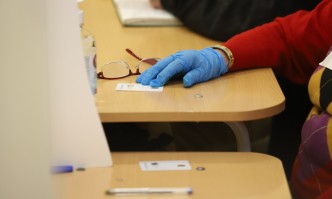 Жената хапвала бисквити вафли и солети защото нямала работа Поредният