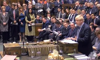 Удар за Борис Джонсън: Парламентът в Лондон отлага решението за Брекзит