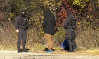 Задържаха микробус с 23 ма мигранти на Подбалканския път при карловското