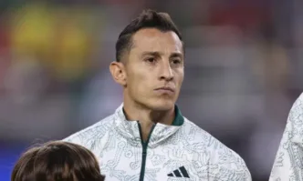 Полузащитникът на Бетис Андрес Гуардадо получи жълт картон срещу Рома