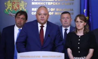 Отпуснати са минерална вода и храни за бедстващото население Държавата