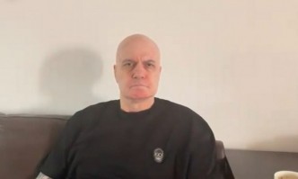 От Фейсбук профила на Емил ДжасимЕх Слави Слави Уж носиш промяна