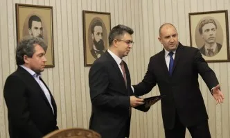 Пламен Николов представи министрите на Радев, намериха правосъден в последния момент