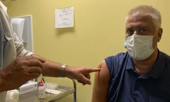Проф. Балтов с трета ваксина срещу коронавирус: Имунизирайте се