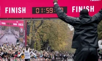 ИСТОРИЧЕСКО: Кипчоге първи в света пробяга маратонската дистанция за под два часа!