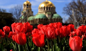 Ще бъде предимно слънчево с временни увеличения на облачността но