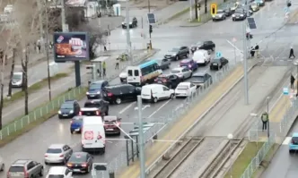 Верижна катастрофа е станала на бул Цар Борис III в София