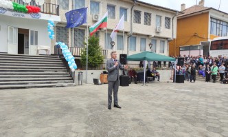 Днес сме тук за да почетем героите на демокрацията на