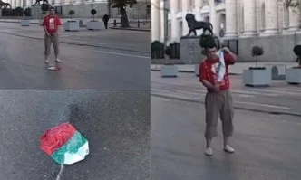 За пореден път: Обвинения и арест за уриниращия върху българското знаме
