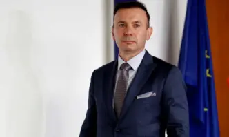 Има обаче информация че Нотариуса е сменил името и ЕГН то