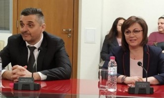 От Фейсбук профила на Соня КолтуклиеваКорнелия Нинова с мощен боксов