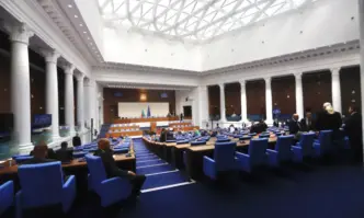 Две почивки спряха избора на председател на Народното събрание Първата