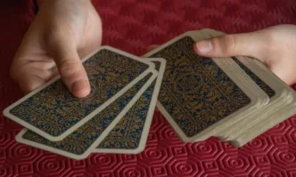 Таро карта на седмицата 23-29 юни - Шестица мечове