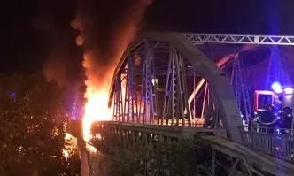Пожар частично изпепели Железния мост в Рим