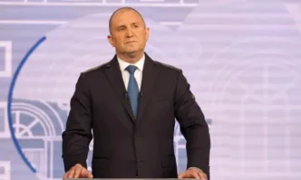 От профила във Фейсбук на поетесата Рашел ЛевиКогато заяви че