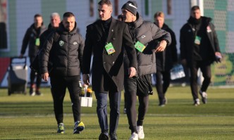 Треньорът на Лудогорец Станислав Генчев има доста сериозни главоболия от