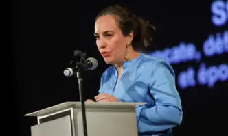 Съпругата на основателя на Уикилийкс Джулиан Асанж заяви че ще