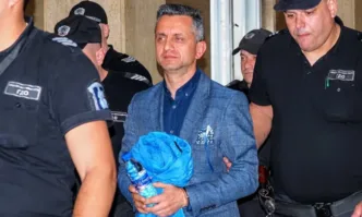 Постоянен арест за директора на Митници-Пловдив за контрабанда на цигари