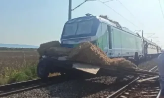 Влак блъсна каруца край Карлово – дете загина, бащата е в тежко състояние