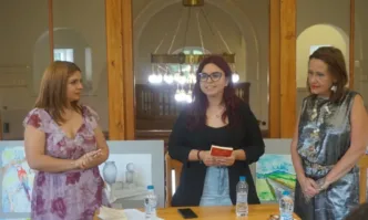 Набраните средства от благотворителна литературна среща отиват за лечението на Ивелин