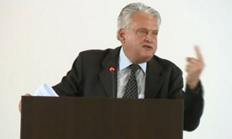 Часове след новооткритите 199 машини за гласуване вътрешният министър на