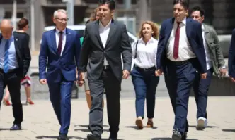 От Фейсбук профила на Делян Добрев Хилет ППДБ играят хилет