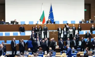 Депутатите от партия Възраждане и ИТН напуснаха пленарна зала където