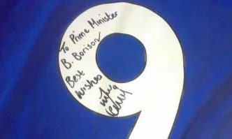 Голмайсторът на Лестър Сити Джейми Варди подари фланелка с автограф на Бойко Борисов