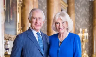 В същото време показаха първия официален портрет на крал Чарлз