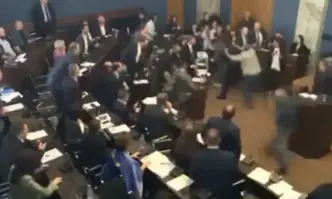 В грузинския парламент избухнаха сблъсъци заради повторното внасяне от правителството
