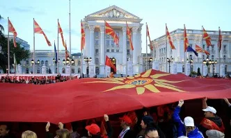 Северна Македония ще избира между Пендаровски и Давкова на балотажа