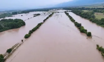 Трагедията на хората в засегнатите от наводнението населени места е