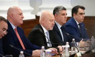 Аз съм с политически мандат поради което се връщам в