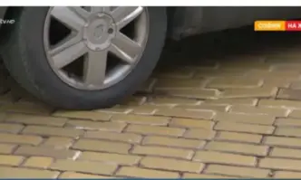 За нов ремонт се оказаха жълтите павета които бяха поправени