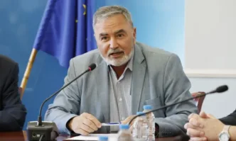 Той призова хората с грипоподобни симптоми да не ходят на