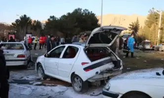 73 души бяха убити от две бомбени експлозии близо до