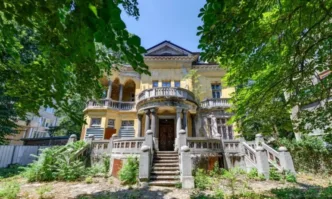 Продажбата на Къщата с ягодите на ул Сан Стефано 6